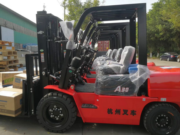 叉車轉(zhuǎn)向沉重？叫你這些方法排除！